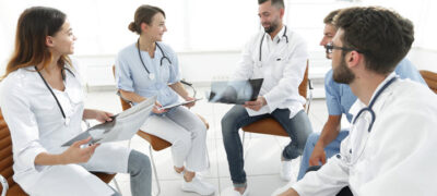 Ethik in Forschung und Entwicklung_zusammenarbeit Ethik in Forschung und Entwicklung | Zusammenarbeit zwischen Arztpersonal | Novartis – Klinische Forschung