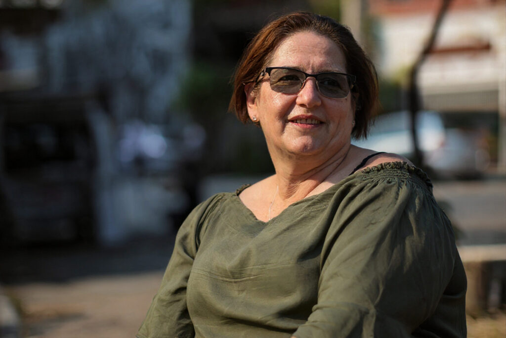 Brustkrebs Übersicht | Novartis klinische Forschung | Frau mittleren Alters in der Sonne